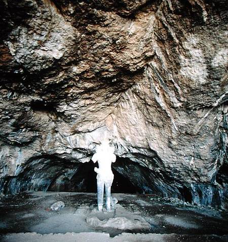 Statue of Shapur I (AD 241-70) carved from a stalagmite (photo) à Sassanide