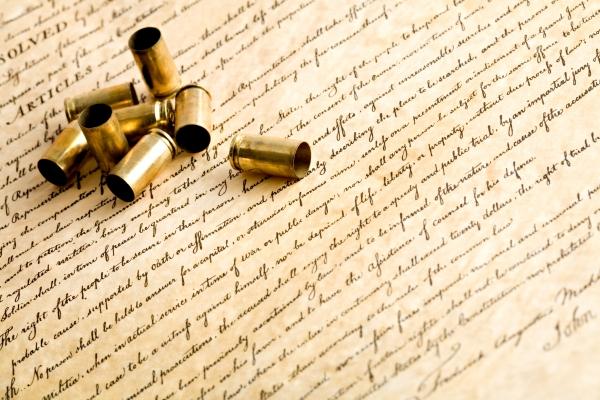 bullet casings on bill of rights à Sascha Burkard