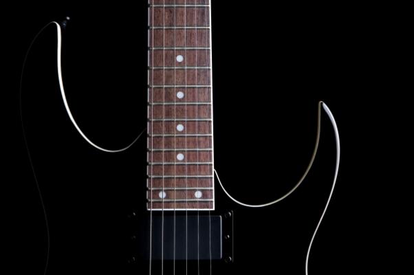 electric guitar silhouette isolated on b à Sascha Burkard
