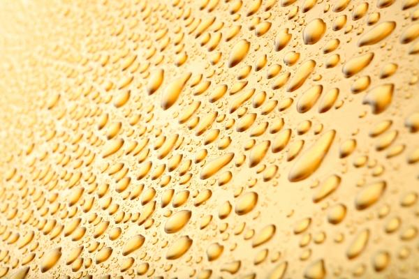 water drops background on gold à Sascha Burkard