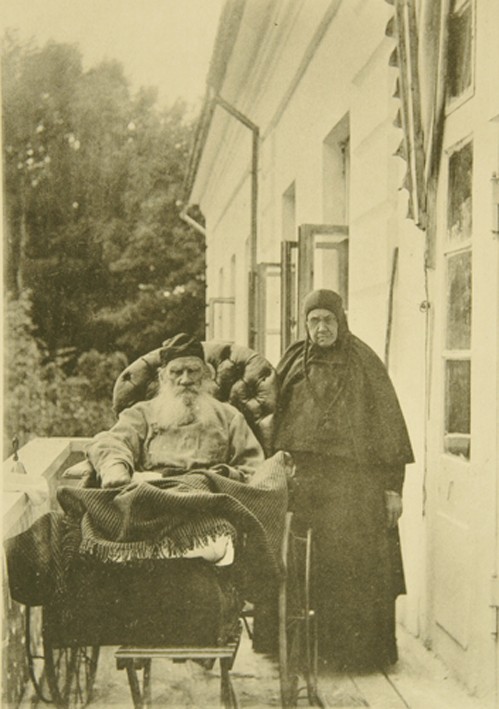 Leo Tolstoy with his sister Maria Nikolaevna (1830-1912) à Sophia Andreevna Tolstaya