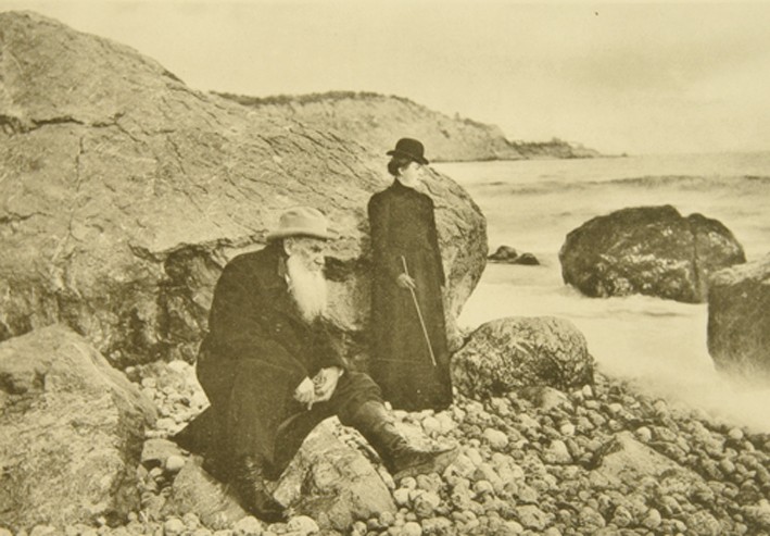 Leo Tolstoy and Daughter Alexandra on the Crimea à Sophia Andreevna Tolstaya