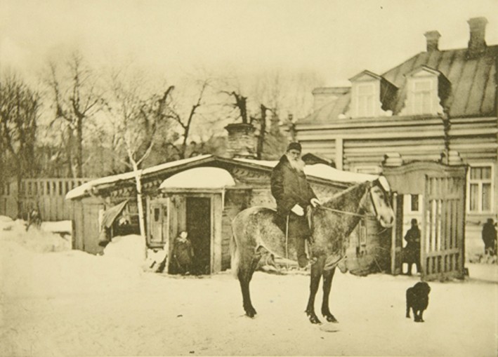 Leo Tolstoy on horseback in Moscow à Sophia Andreevna Tolstaya