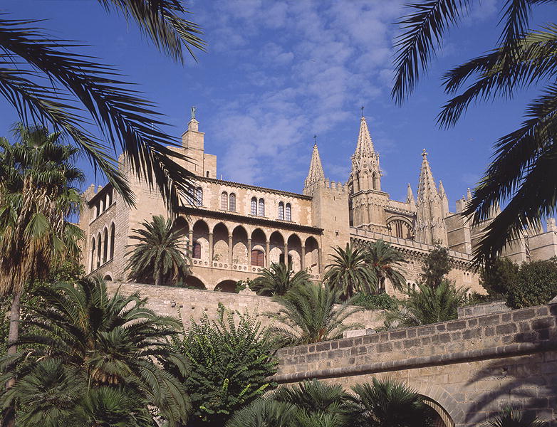 View of La Almudaina Palace, Palma de Mallorca (photo)  à École espagnole