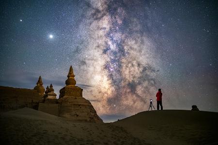 Watch the ancient city of starry sky