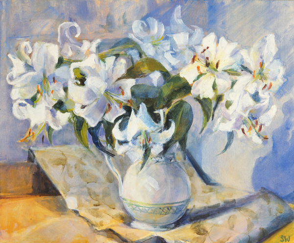 Lilies in white jug à Sue Wales