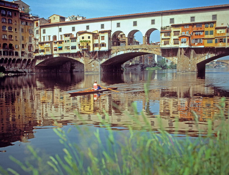 The Ponte Vecchio, built in 1345 (photo)  à Taddeo Gaddi