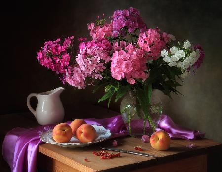 With a bouquet of phlox and peaches