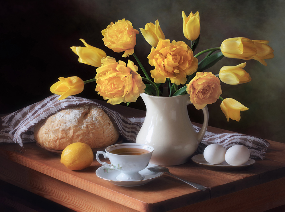 Still life with a bouquet of yellow tulips à Tatyana Skorokhod (Татьяна