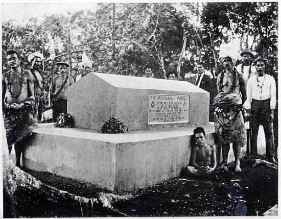 The Tomb of Tusitala, the grave of Robert Louis Stevenson at Apia, Samoa à Thomas Andrew