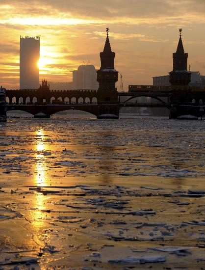 Eisschollen auf der Spree à Tim Brakemeier