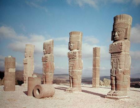 The atlantean columns on top of Pyramid B, Pre-Columbian à Toltec