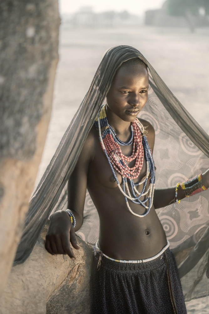 Beauty in a tribes girl à Trevor Cole