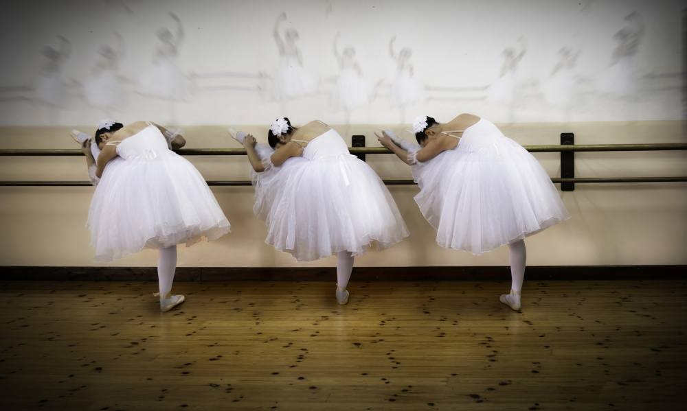 3 ballerinas -pay tribute to Dega à Tzippi Yakim