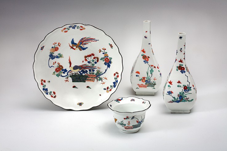 Porcelain with Kakiemon designs from the time of Augustus the Strong: "Red Dragon" and "Yellow Lion" à Maître inconnu