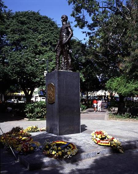 Monument to Simon Bolivar in the Plaza Bolivar (photo) à École vénézuélienne