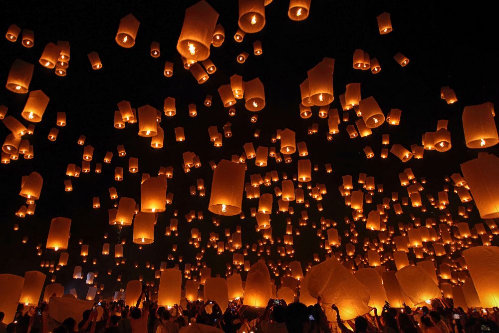 Floating Lanterns à Vichaya