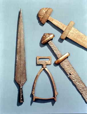 Viking swords, stirrup and spearhead (details) à Viking