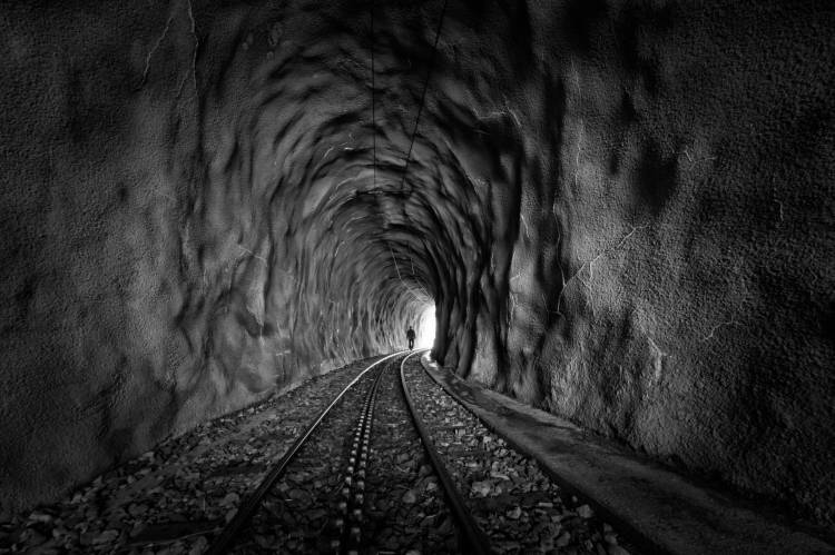 In the bowels of the mountain-BW à Vito Guarino
